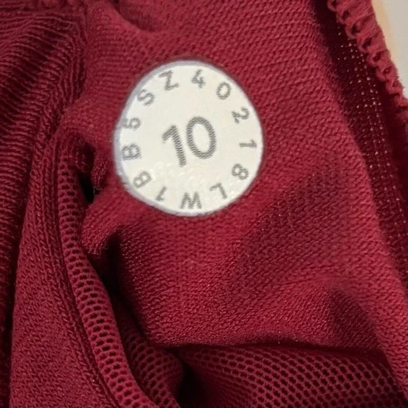 Lululemon Stash N Run Tank Ruby Red Glossy Built In Bra Criss Cross Back Sz 10 - Picture 8 of 8